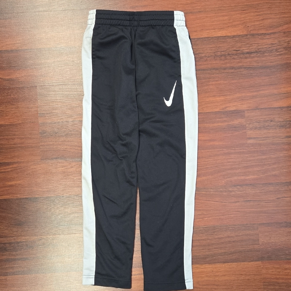 Nike Kids Black Pants with Pockets & White Side Panels Size 7 (6-7 Yrs)